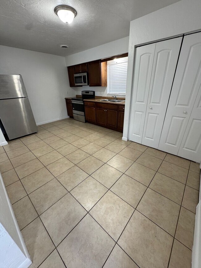 Building Photo - 1643 NE 70th St