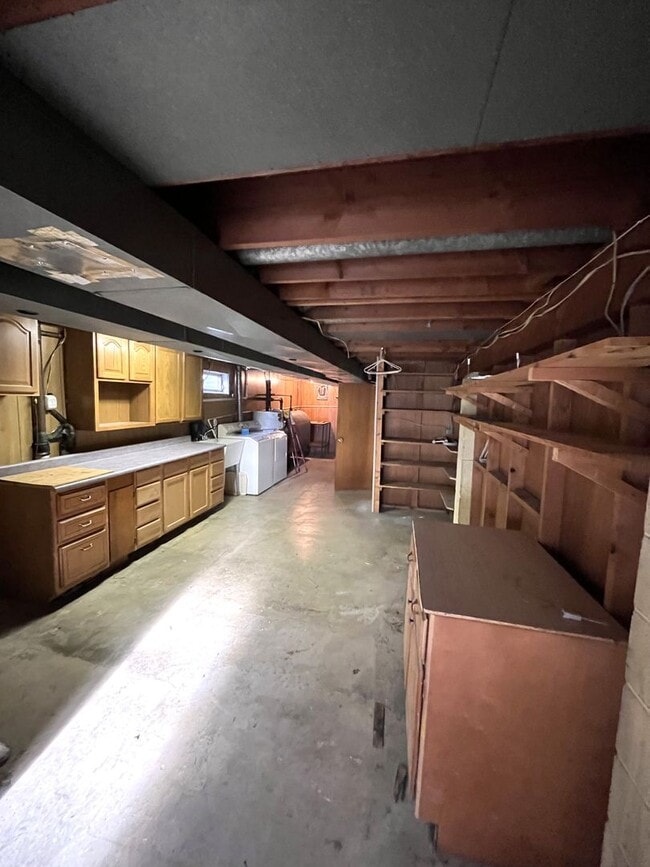 Building Photo - Beautifully Renovated Single-Family Ranch – 3 Beds, 2 Baths