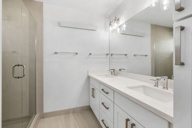Building Photo - Fresh AIR CONDITIONED Arbor Lane Beauty!