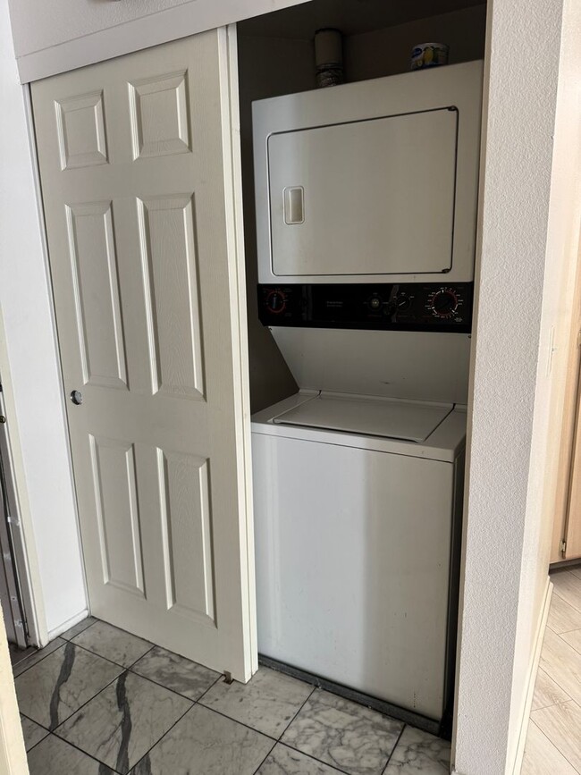 Building Photo - 1 bedroom 1 ba in Mission Valley, Availabl...