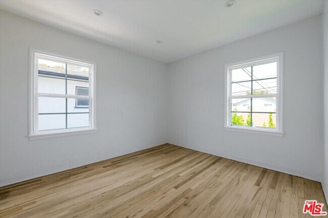 Building Photo - 11683 Chandler Blvd