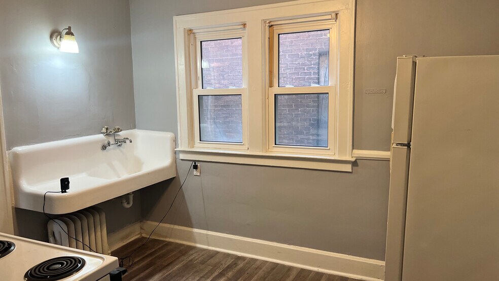 Building Photo - 3337 Sturtevant St