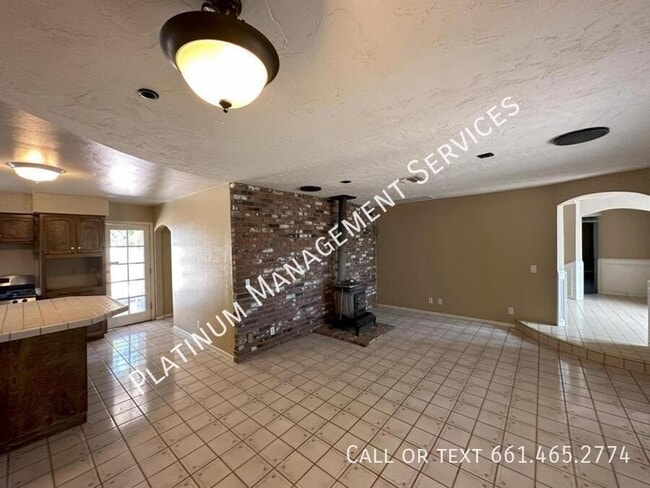 Building Photo - 404 Fairway Dr