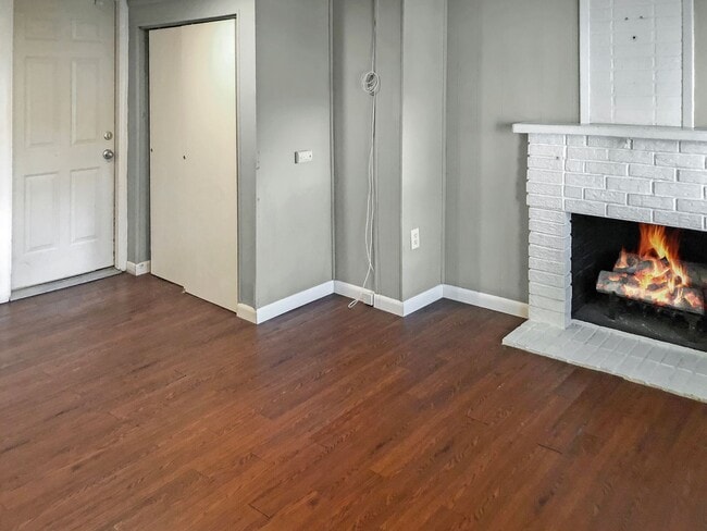 Building Photo - Pinchably Cute!