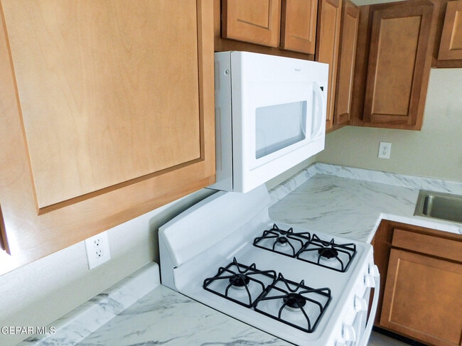 Building Photo - 8940 Ankerson St