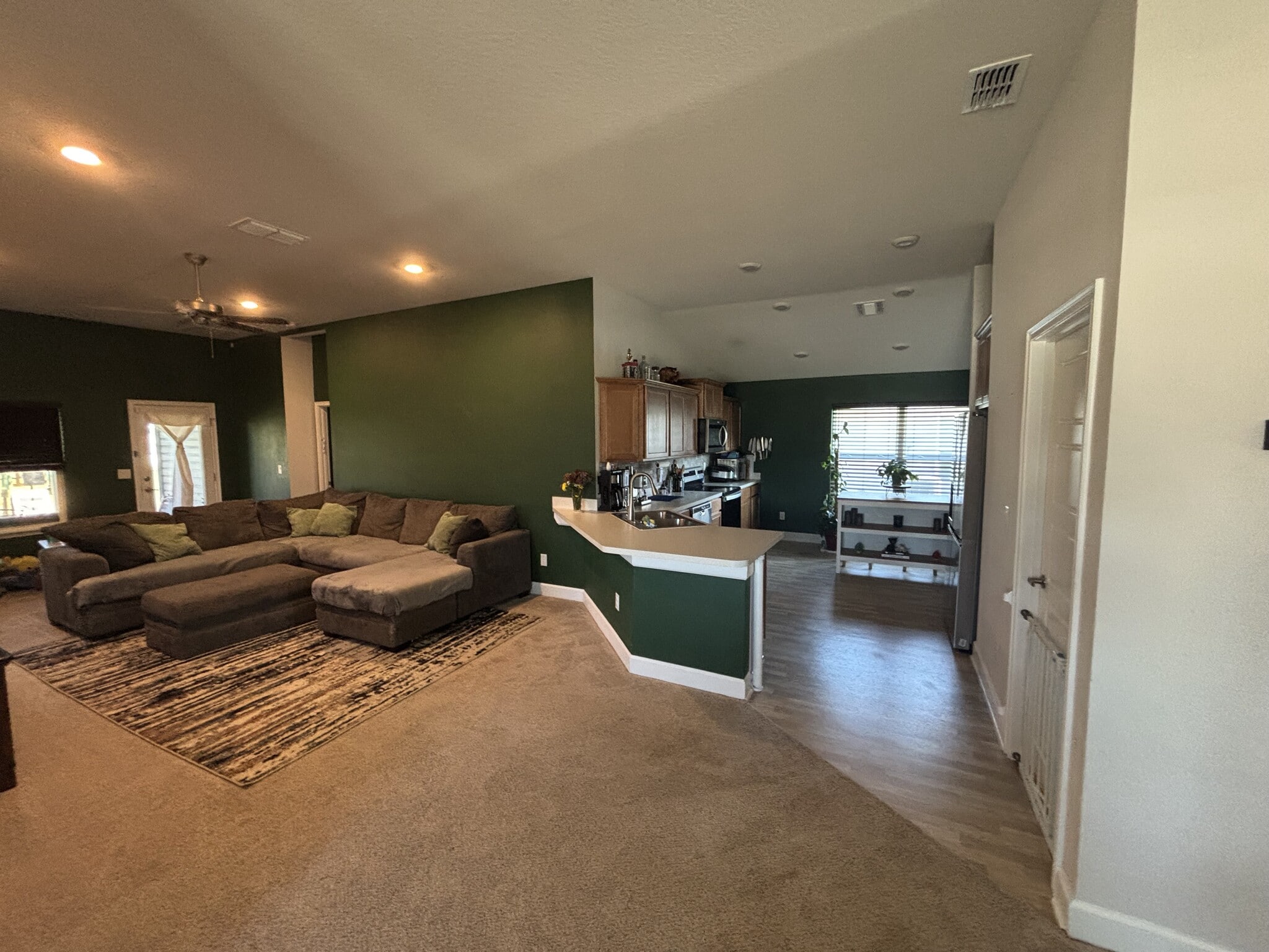 Building Photo - 9835 Olivia St