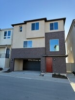 Building Photo - 424 Bunsen St