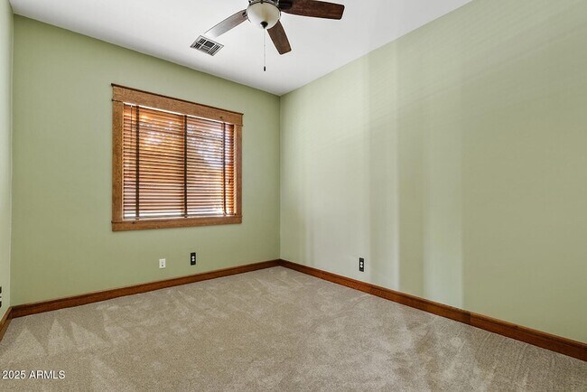 Building Photo - 3123 E Cat Balue Dr