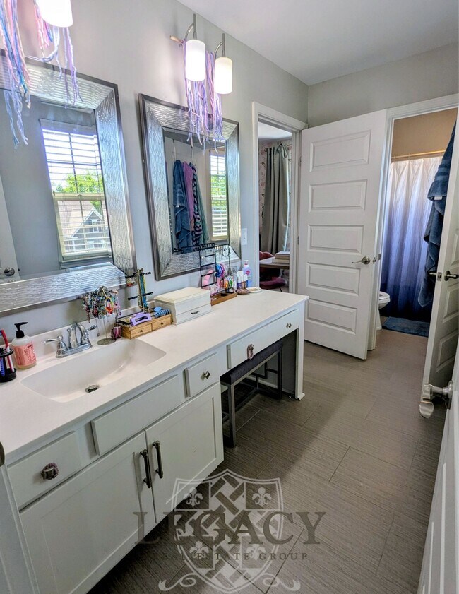 Building Photo - 6150 Christmas Dr