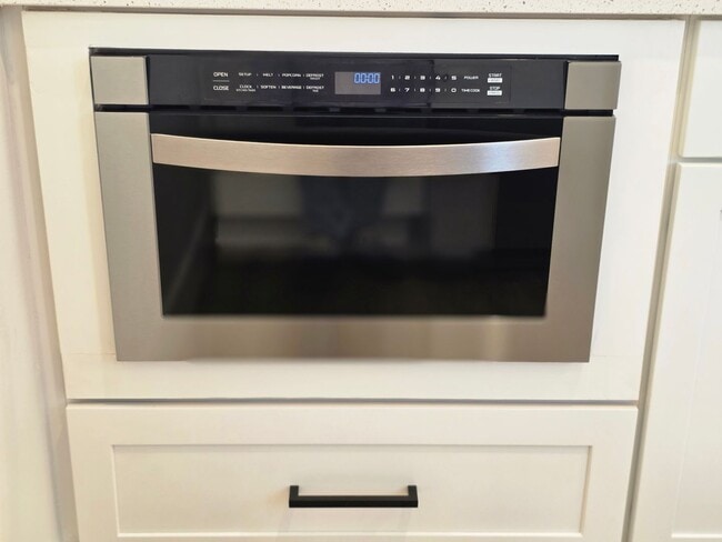 Building Photo - FOR RENT 3 bed, 3.5 bath, 3 level brand new condo