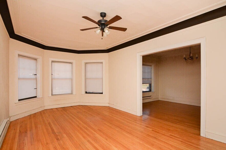 Building Photo - 1033 Dempster St