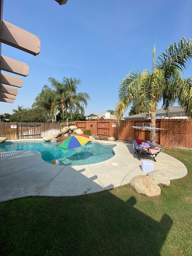 Building Photo - Best Deal in SW Bakersfield. Fully furnished home with a Pool