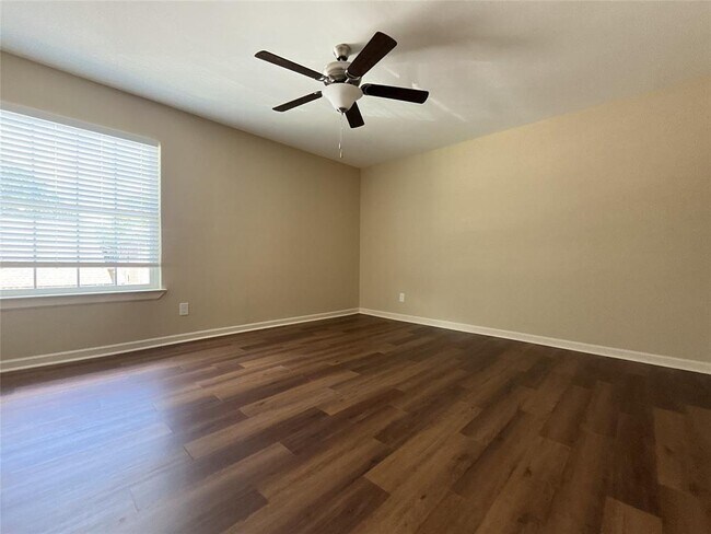 Building Photo - 5550 N Braeswood Blvd