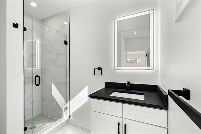 Building Photo - 53 Dustin St