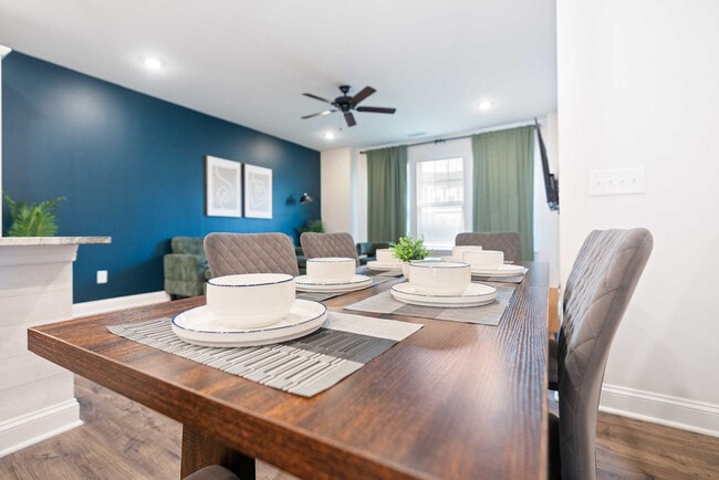 Building Photo - 1010 Falling Rock Pl