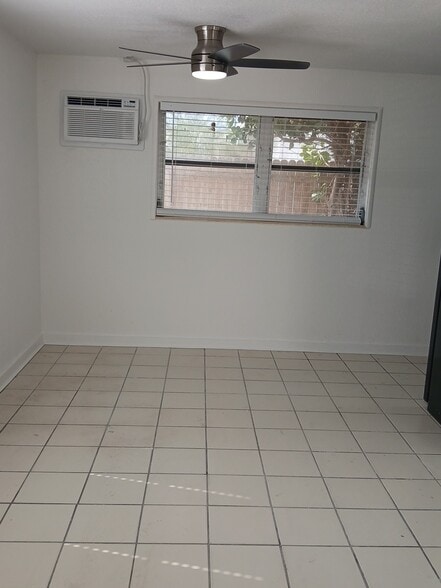 Building Photo - 1917 Smith Dr