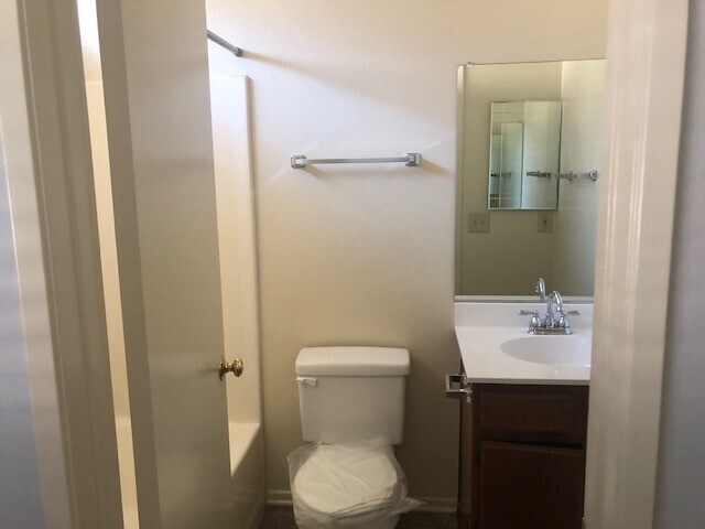 bathroom - 1618 Grismer Ave