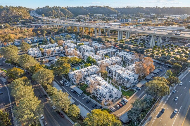 Building Photo - Mission Valley Beautiful Townhome Fully Furnished with A/C, Laundry + Parking