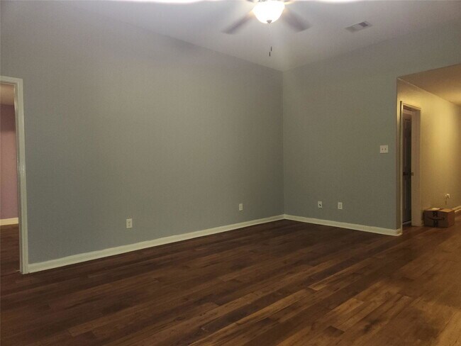 Building Photo - 303 Pine Mist Ln