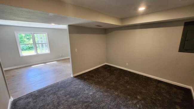 Building Photo - 8430 Oak St