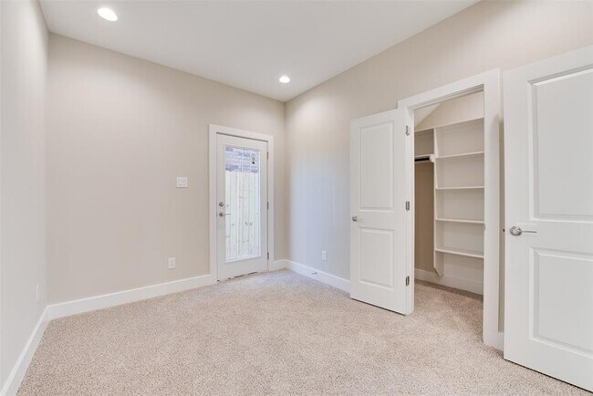 Building Photo - 2915 Sherwood Grn Ln