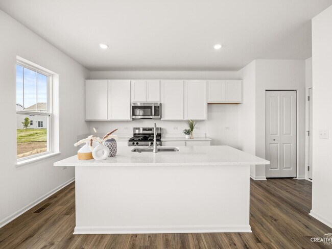 Building Photo - 385 Danforth Dr
