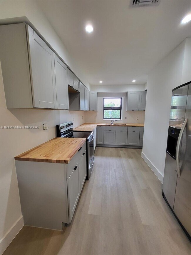Building Photo - 816 NE 91st Terrace