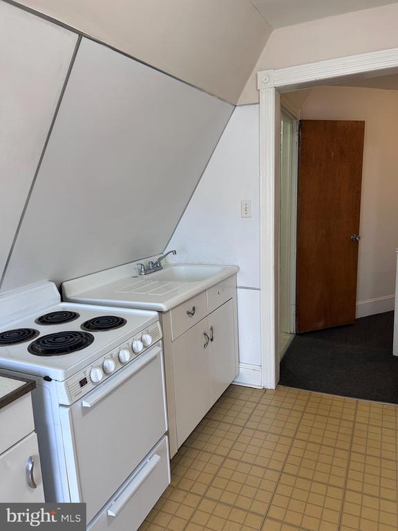 Building Photo - 913 Fayette St