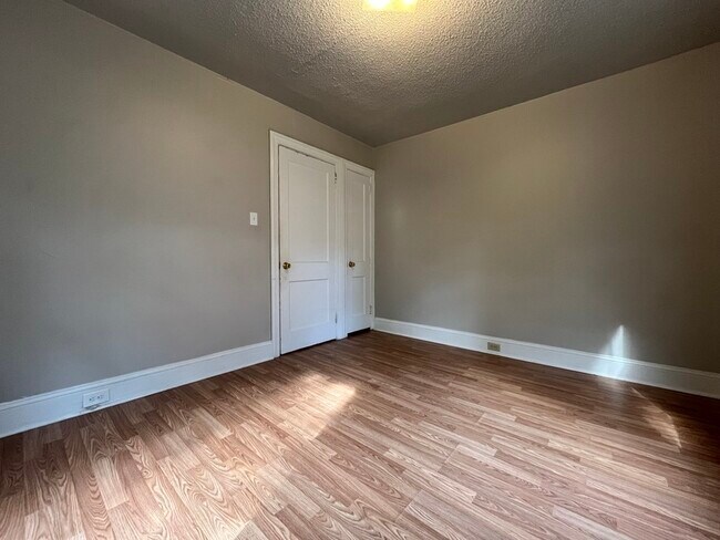 Building Photo - 1256 Edgewood Rd
