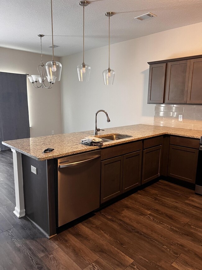 Building Photo - 283 Summerhill Dr