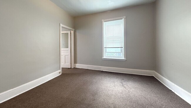 Building Photo - 5652 Addison St