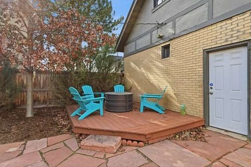 Building Photo - Beautiful 3 Bedroom Craftsman Bungalow Furnished or Unfurnished Available NOW!