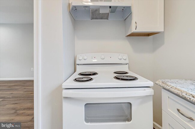 Building Photo - 1340 Pontiac Ave