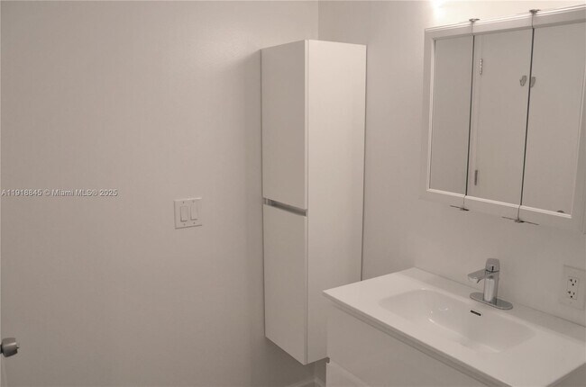 Building Photo - 8851 N New River Canal Rd