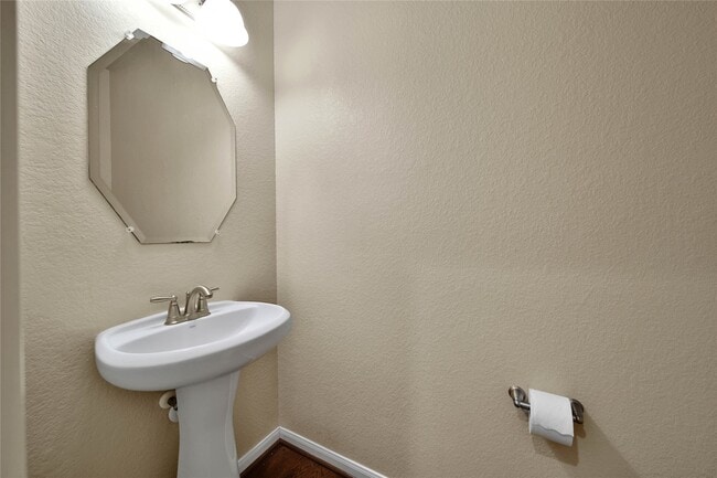Building Photo - 25208 Forest Ledge Dr