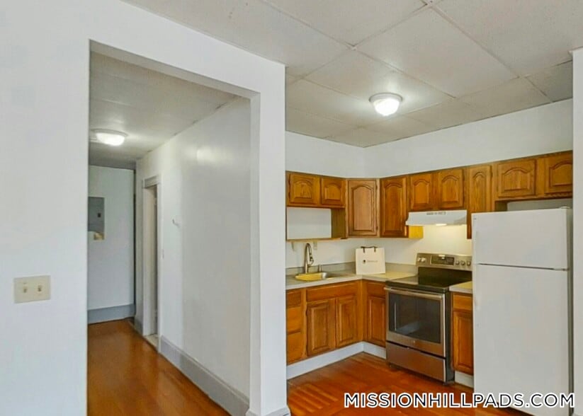 Building Photo - 1540 Tremont St