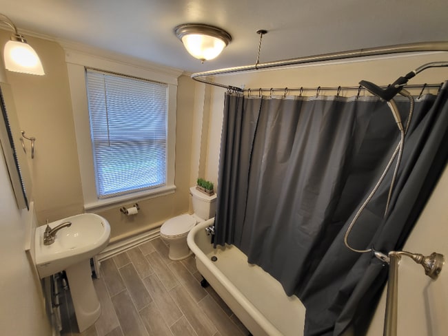 Building Photo - 254 Woodbridge Ave