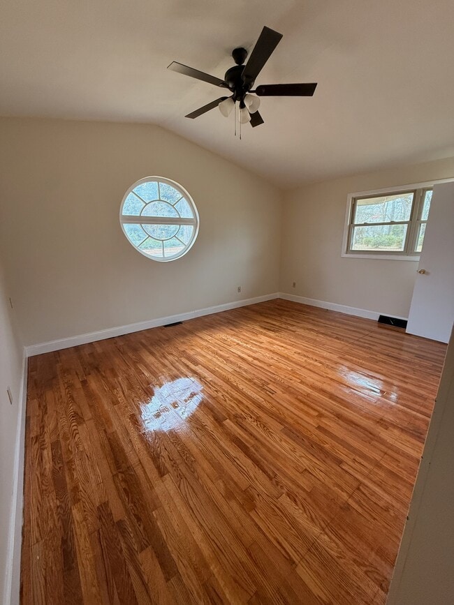 Building Photo - 104-1-501 N Main St