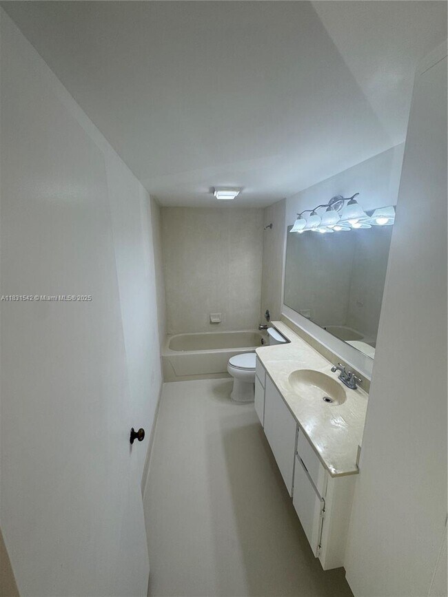 Building Photo - 119 Live Oak Ln