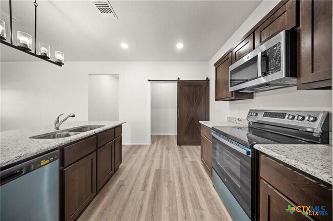 Building Photo - 126 Leon Ln