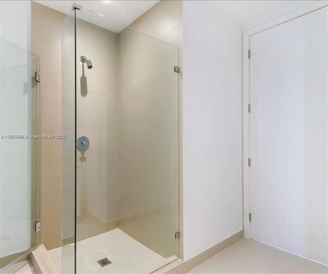 Building Photo - 2831 S Bayshore Dr