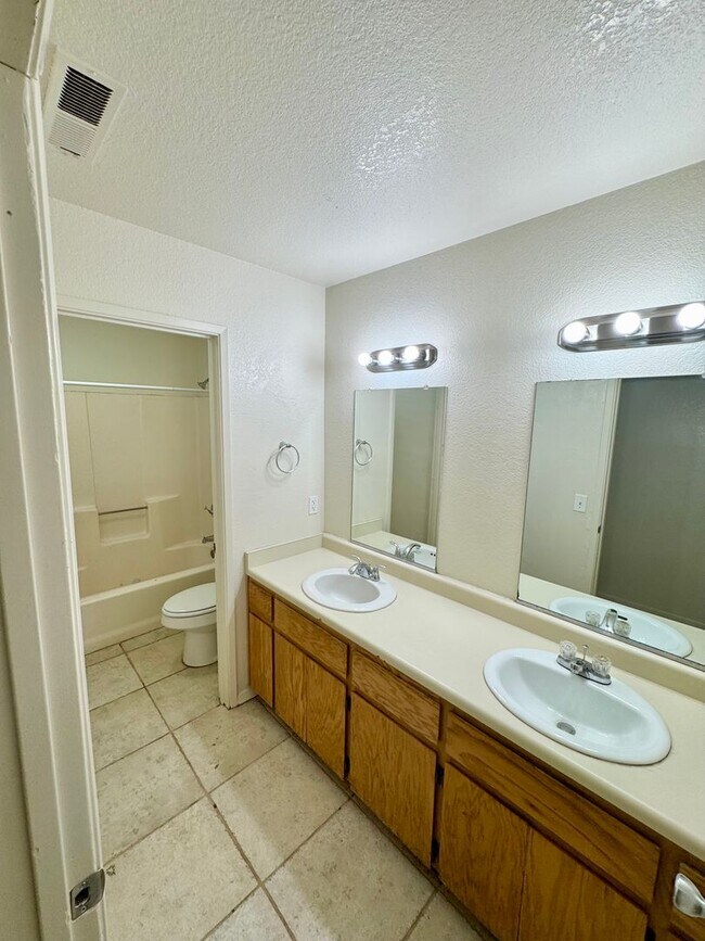 Building Photo - **Reserve for Summer 2026** Deckhouse at 6th & Ivy!