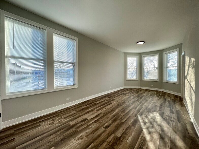 Building Photo - 2937 N Ashland Ave