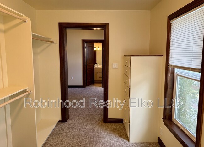 Building Photo - 698 4th St