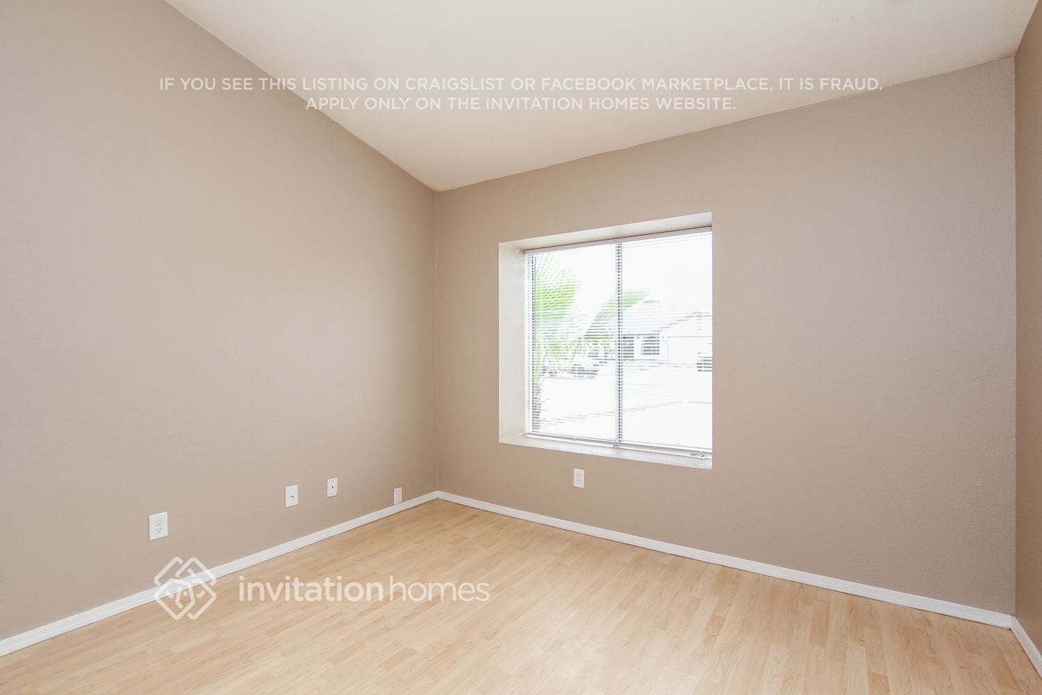 Building Photo - 9244 W Yucca St