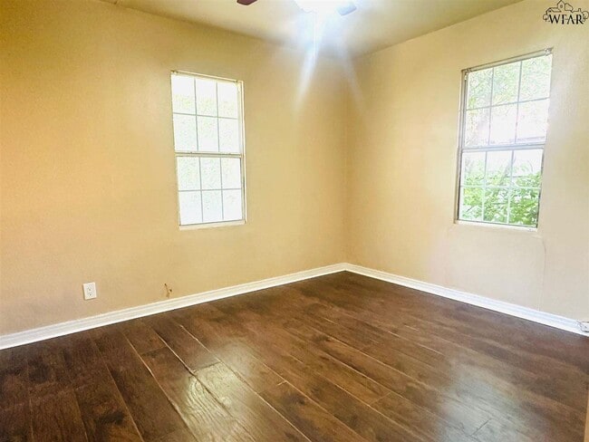 Building Photo - 2407 Carrigan Ave