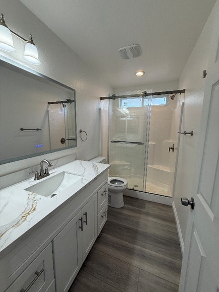 Building Photo - 7398 N Maple Ave