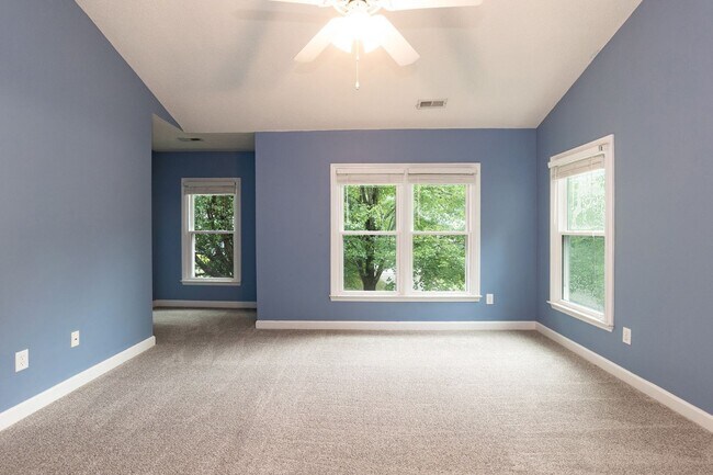 Building Photo - 8 Woodcliff Cir