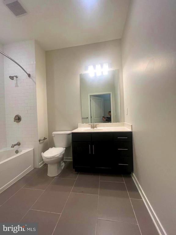 Building Photo - 401 Race St