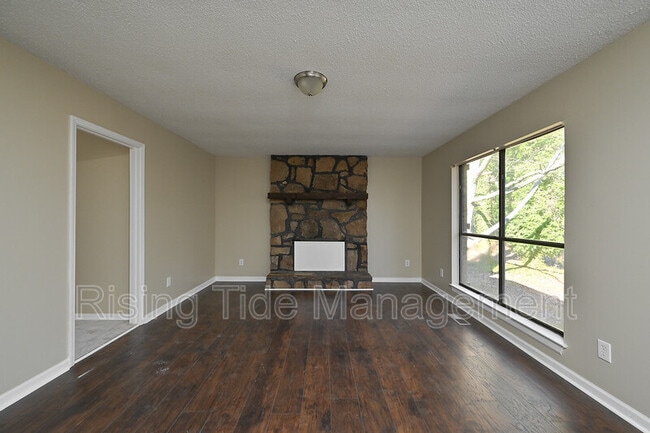 Building Photo - 436 10th Ct